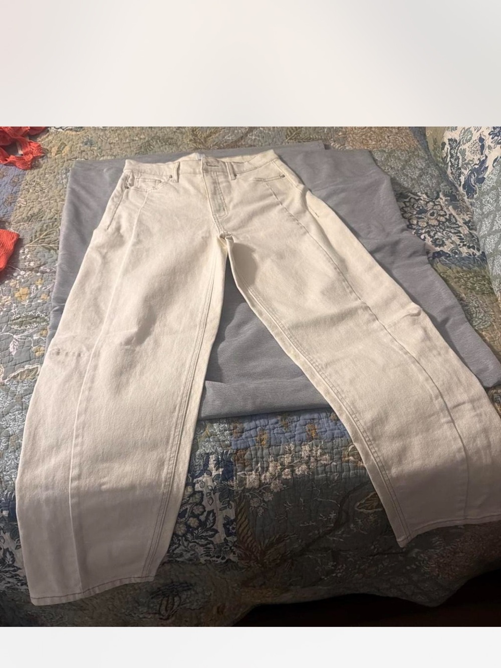 Time and Tru Cream Straight Leg Women's Jeans